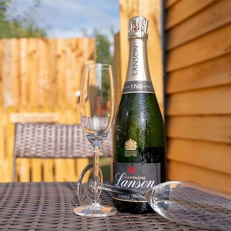 Willa Apple - Luxury Cabin In The Cotswolds Alderton  Zewnętrze zdjęcie