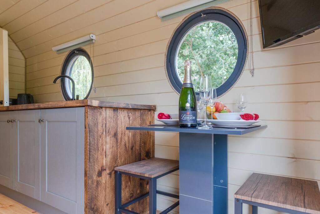 Willa Apple - Luxury Cabin In The Cotswolds Alderton  Zewnętrze zdjęcie