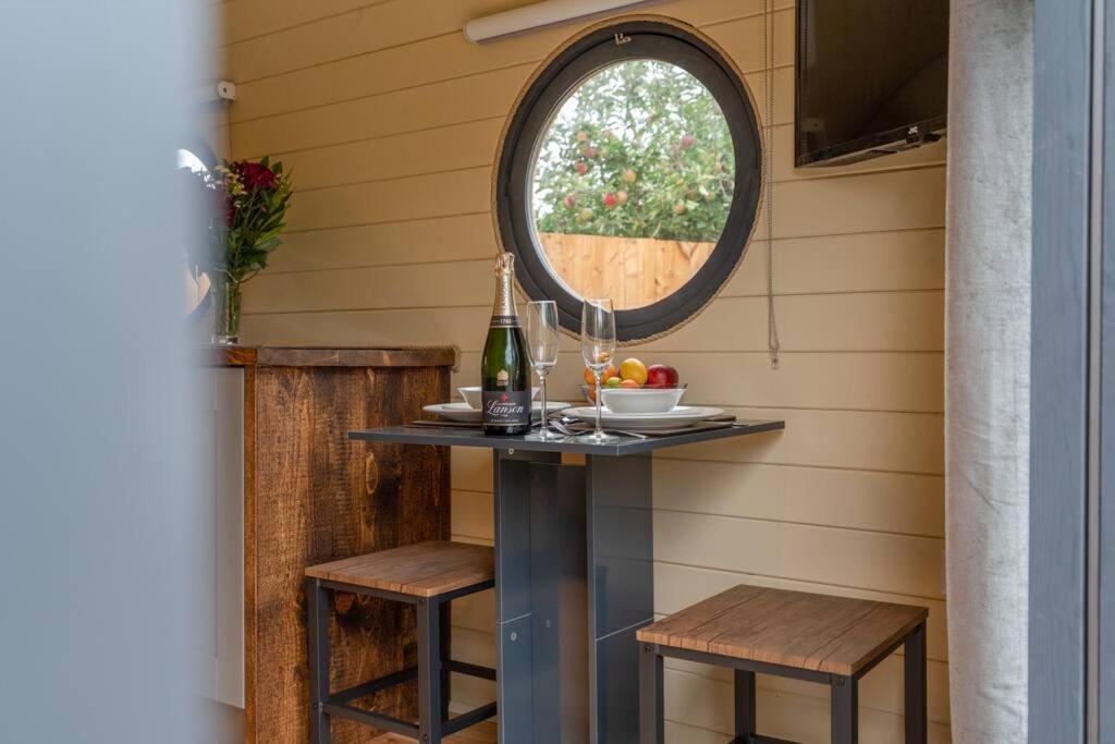 Willa Apple - Luxury Cabin In The Cotswolds Alderton  Zewnętrze zdjęcie