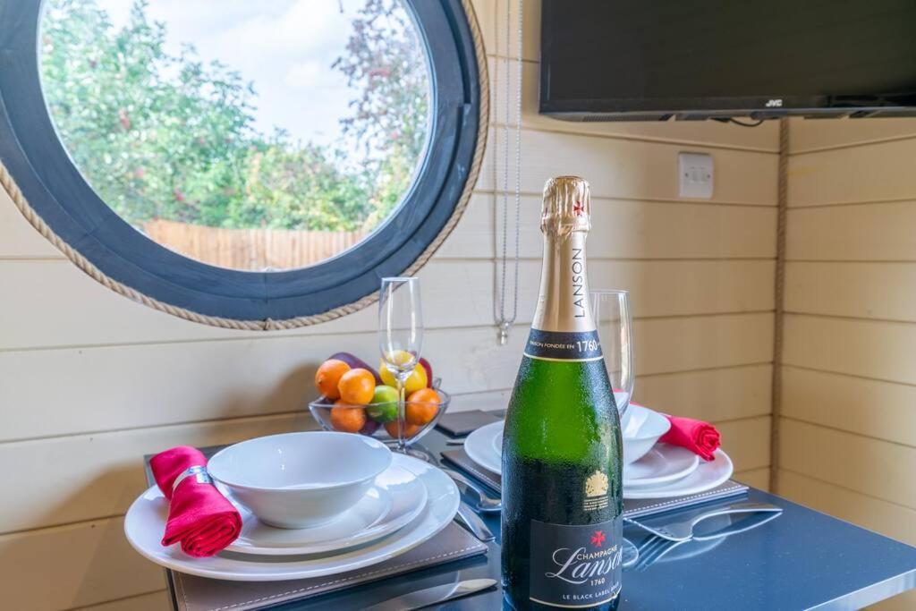 Willa Apple - Luxury Cabin In The Cotswolds Alderton  Zewnętrze zdjęcie