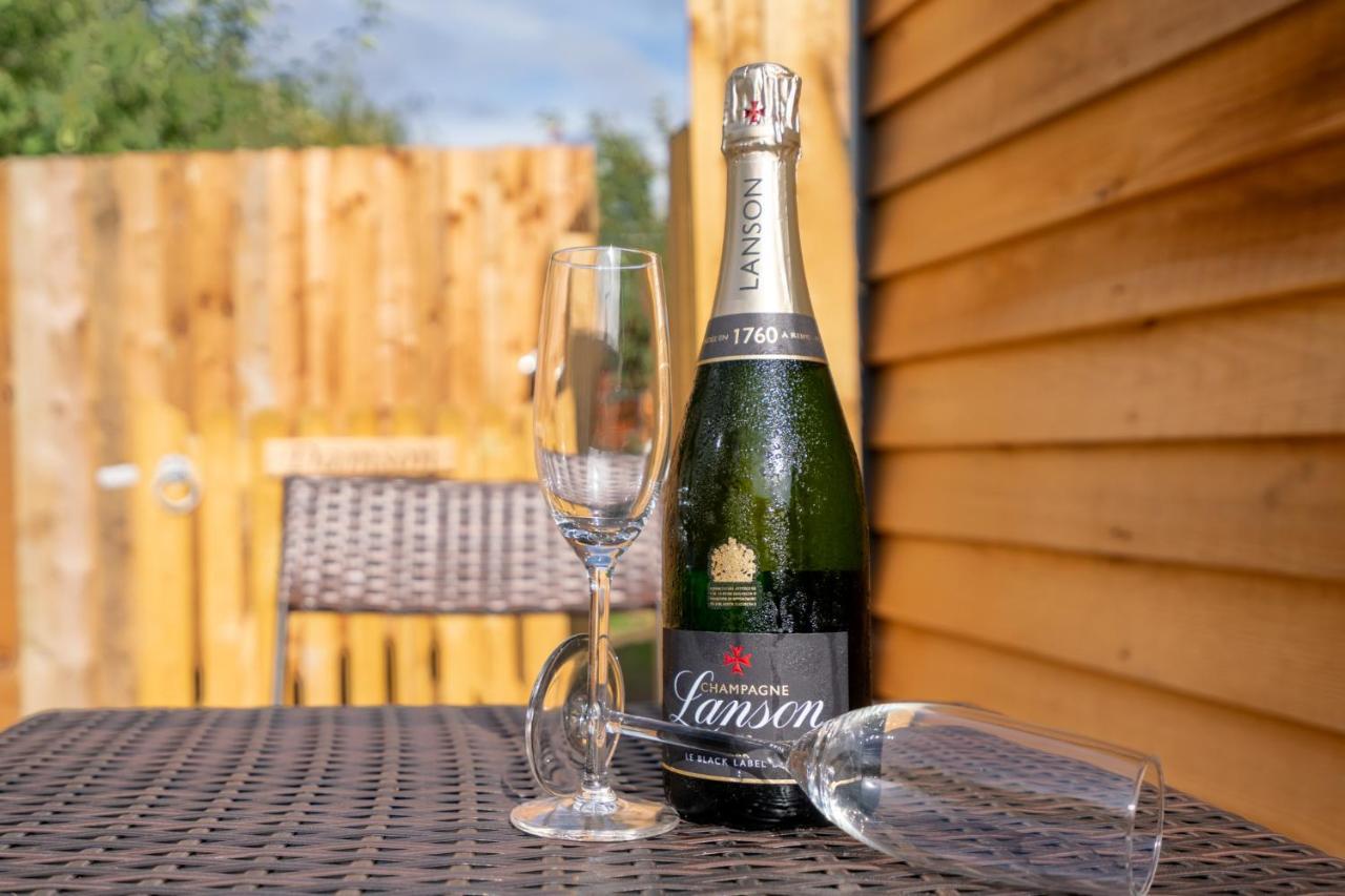 Willa Apple - Luxury Cabin In The Cotswolds Alderton  Zewnętrze zdjęcie